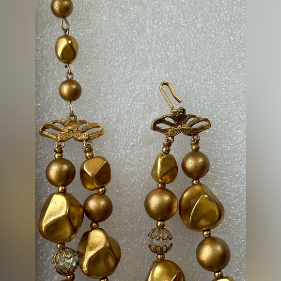Vintage two strand Deville, gold tone beaded necklace  - Picture 5 of 7